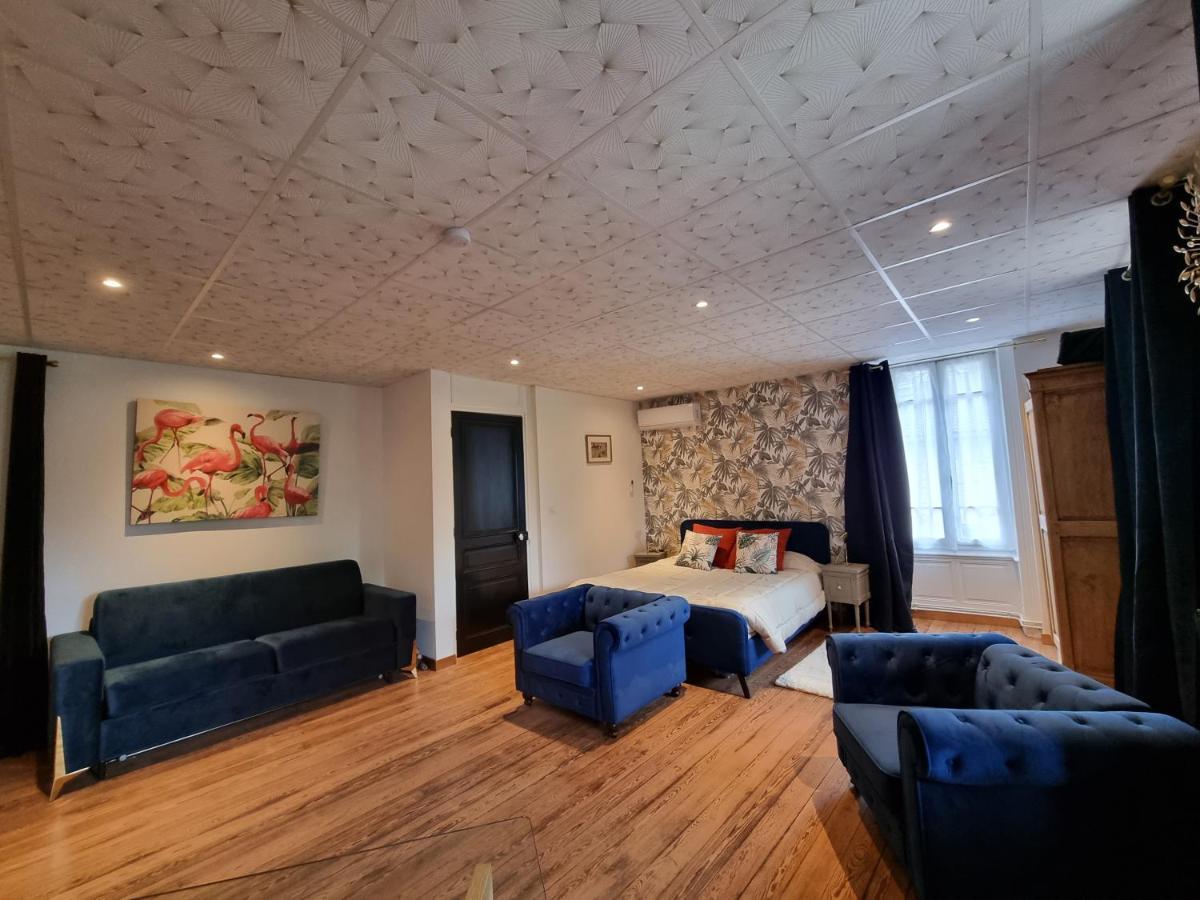 Le Manoir- Cluny Bed & Breakfast Bagian luar foto