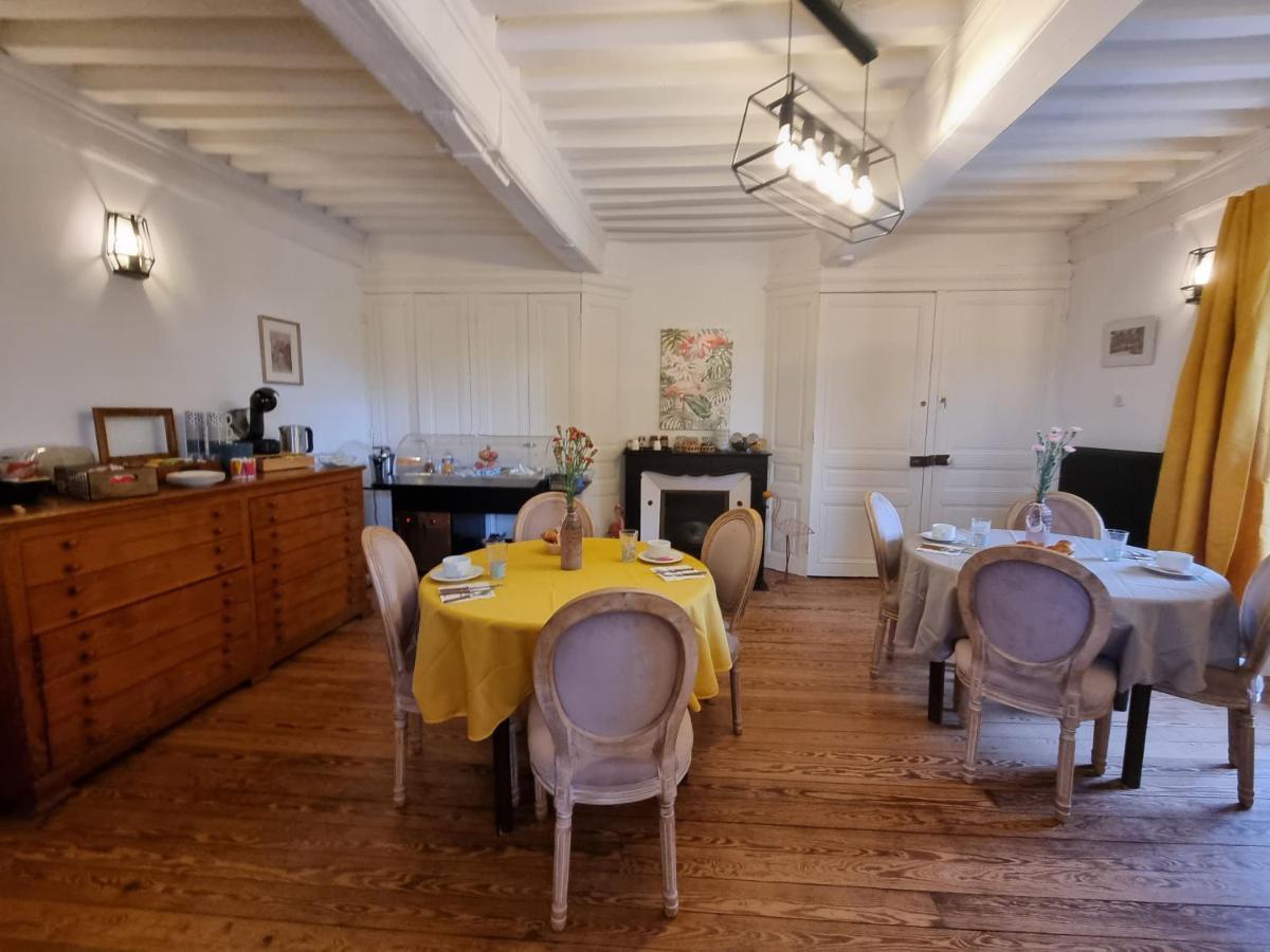 Le Manoir- Cluny Bed & Breakfast Bagian luar foto