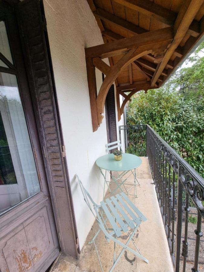 Le Manoir- Cluny Bed & Breakfast Bagian luar foto