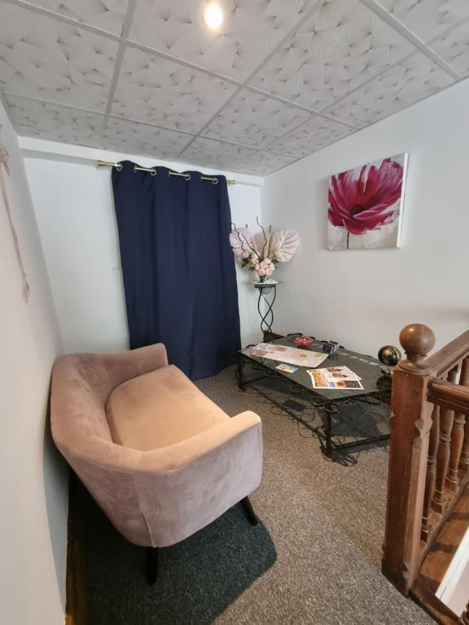 Le Manoir- Cluny Bed & Breakfast Bagian luar foto