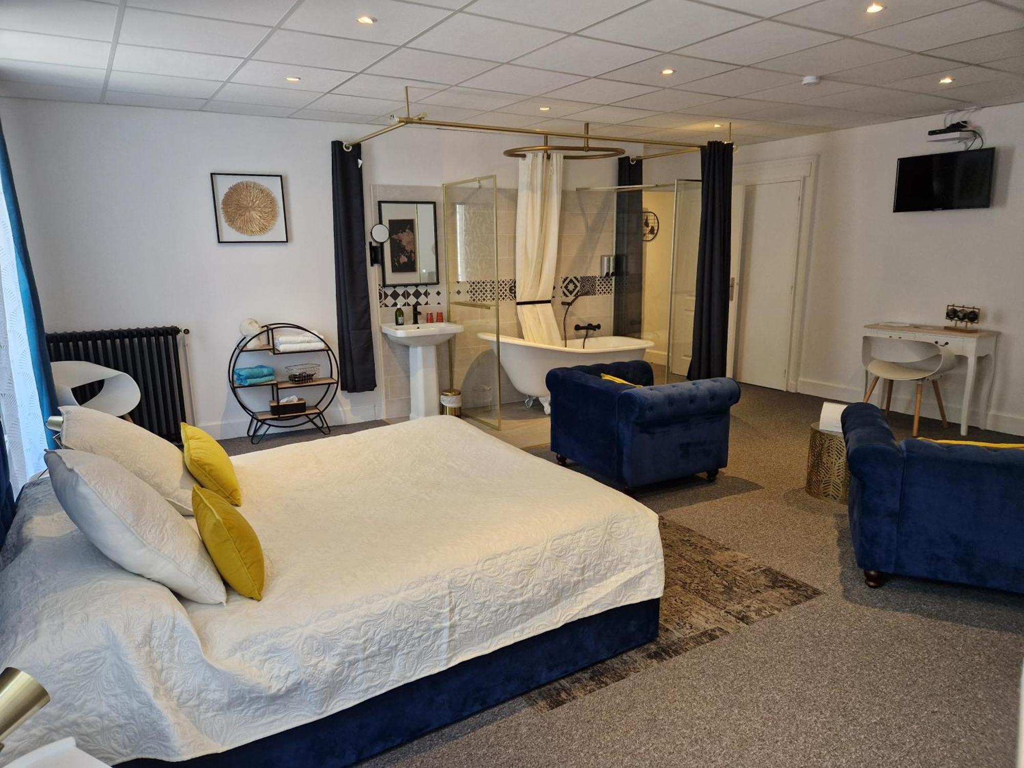 Le Manoir- Cluny Bed & Breakfast Bagian luar foto